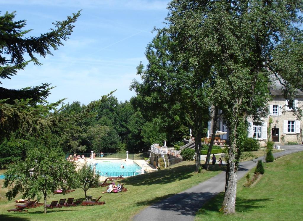 Chateau Le Mialaret Neuvic  エクステリア 写真