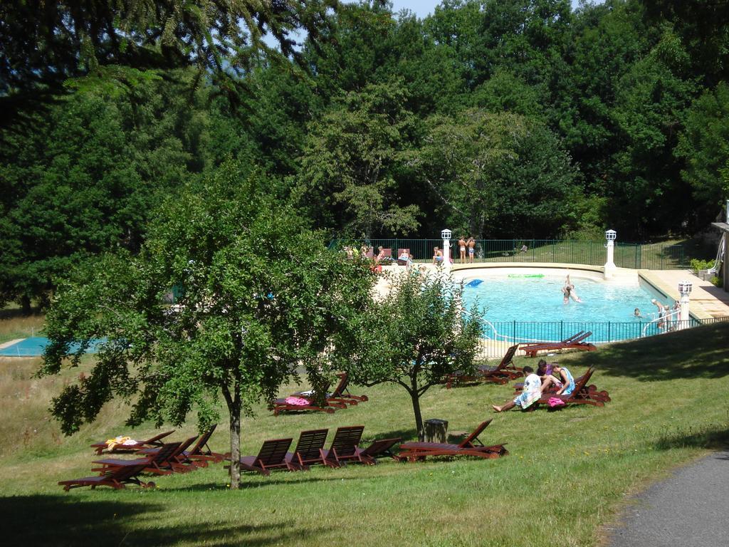 Chateau Le Mialaret Neuvic  エクステリア 写真